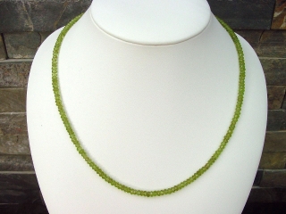 Peridot necklace 97,80 Ct. fine faceted