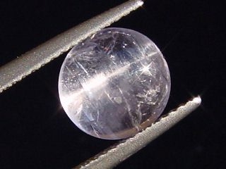 Petschite / violet Skapolite cat's eye 2,43 Ct. round cabochon Tanzania