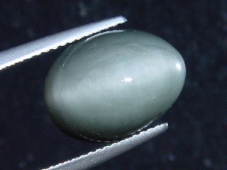 Quartz cat's eye 7,24 Ct. oval cabochon