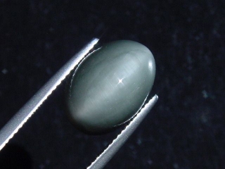 Quartz cat's eye 7,24 Ct. oval cabochon