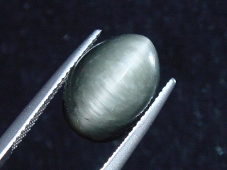 Quartz cat's eye 7,72 Ct. oval cabochon