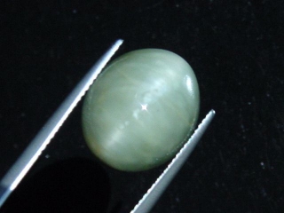 Prasiolite Quartz cat's eye 12,53 Ct. oval cabochon