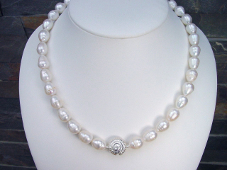Pearl necklace 352,90 Ct. with silver