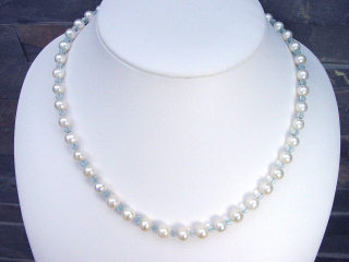 Perlenkette 131,40 Ct. feine runde Perlen mit facettiertem Aquamarin 47,5 - 50 cm