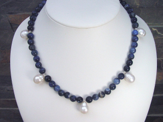 Sodalit Kette 230,30 Ct. blaue Kugeln mit Barockperlen 46 - 47,5 cm