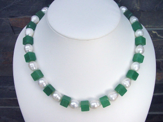 Barockperlenkette 474,00 Ct. mit grünen Aventurin Würfeln 48 - 51 cm