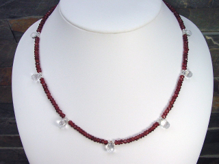 Granatkette mit Bergkristall 104,40 Ct. fein facettierte Granat Kette 48 - 50,5 cm