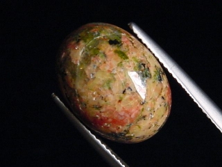 Unakite 9,65 Ct. oval cabochon 16 x 12 mm