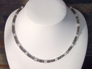 Labradoritkette 108,00 Ct. facettiert mit Begrkristall Kugeln 47,5 - 50 cm