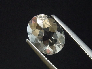 Fluorit 3,92 Ct. beige Oval - Minas Gerais, Brasilien