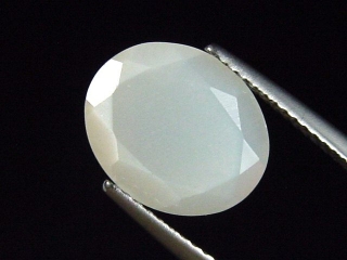 Facettierter Mondstein 3,62 Ct. Oval 12 x 10 mm