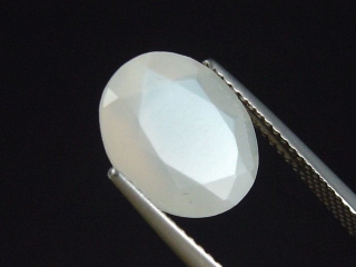 Facettierter Mondstein 3,72 Ct. Oval 12 x 10 mm