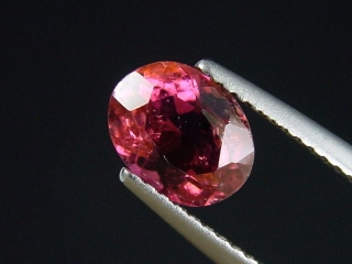 Rubellit / roter Turmalin 1,23 Ct. Oval 8 x 6 mm Brasilien