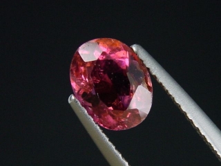 Rubellit / roter Turmalin 1,23 Ct. Oval 8 x 6 mm Brasilien