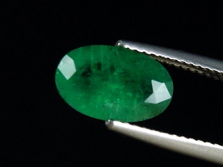 Smaragd 2,22 Ct. feines Grün 10 x 6 mm Oval Kolumbien