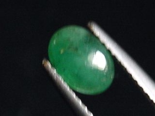 Emerald 0,95 Ct. oval cabochon 7 x 5 mm Brazil