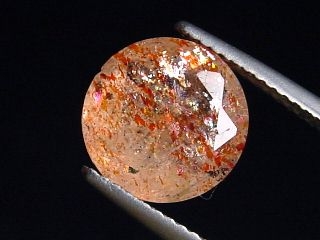 Quartz with Hematite 3,27 Ct. natural confetti inclusions B-quality
