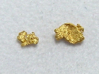 Gold nugget pair 3,5 and 2,5 mm - Kaareoja, Lappia, Finland