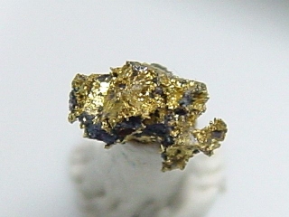 Gold crystalline 5 mm Brusson, Val d'Aosta, Italy