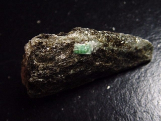 Emerald specimen 44 mm - crystal in matrix Habachtal, Austria