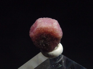 Bixbite / red Beryl crystal 5 mm - Topaz mtn., Utah, USA