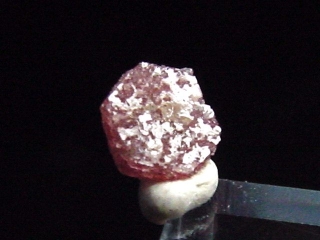 Bixbit / roter Beryll Kristall 4,5 mm - Topaz mtn., Utah, USA