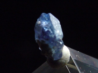 Benitoite crystal 5,5 mm - San Benito Co., California, USA