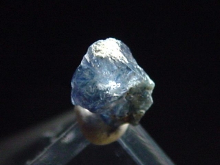 Benitoite crystal 5,5 mm - San Benito Co., California, USA
