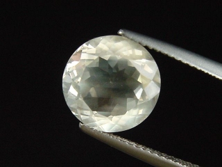 Orthoclase 3,91 Ct. fine round - Itrongay, Madag.