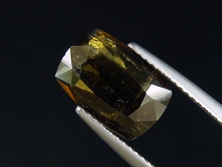 Clinozoisite 3,02 Ct. antique cut - Haramosh mtns, Gilgit, Pak.