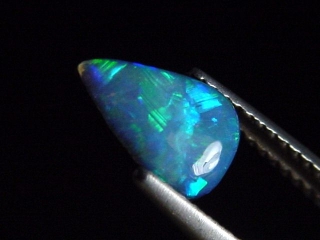 Opal / Edelopal 0,88 Ct. Tropfen Cabochon 8,5 x 6,5 mm - Australien