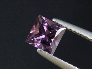 Spinell 0,80 Ct. Carree 5 x 5 mm Sri Lanka