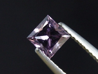 Spinell 0,74 Ct. Carree 5 x 5 mm Sri Lanka