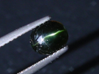 Augite cat's eye 1,40 Ct. rare oval cabochon Sri Lanka