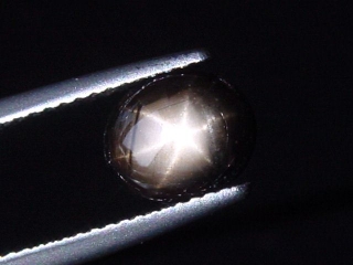 Star Sapphire 2,28 Ct. black golden cabochon