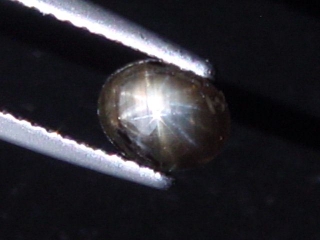 12-strahliger Sternsaphir 0,90 Ct. heller Stern - sehr selten