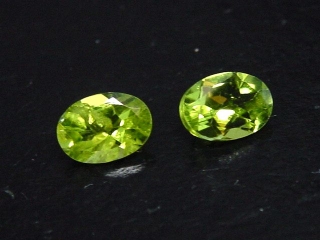 Peridot pair 1,83 Ct. oval Sri Lanka