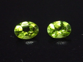 Peridot pair 1,88 Ct. oval Sri Lanka