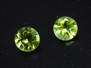 Peridot pair 1,99 Ct. round B-quality