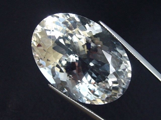 Clear Quartz 84,02 Ct. oval cut