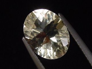 Sanidine 3,35 Ct. rare - fine oval concave cut - Madag.