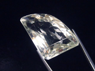 Bergkristall 43,13 Ct. Sammlerschliff 23,5 x 19 mm