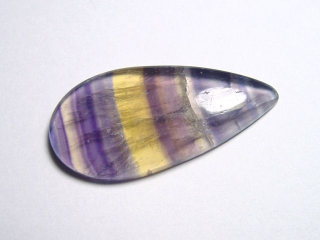 Fluorit 29,86 Ct. bunt gebändert Tropfen Cabochon B-Qualität