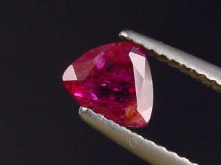 Ruby 1,09 Ct. trillion cut 6,5 x 5,5 mm Thailand