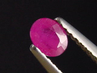 Rubin 0,38 Ct. Oval 4,5 x 3,5 mm Tansania