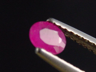 Rubin 0,38 Ct. Oval 4,5 x 3,5 mm Tansania