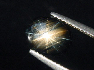 12 Ray Star Sapphire 2,58 Ct. fine star - very rare