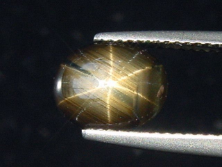 12 Ray Star Sapphire 1,83 Ct. bright star - very rare