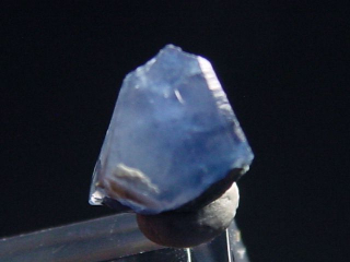 Benitoite crystal 6,5 mm - San Benito Co., California, USA