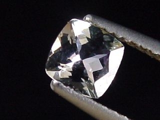 Zoisit 0,69 Ct. seltene Naturfarbe - Merelani, Tansania